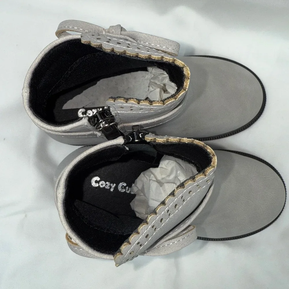 Cozy Cub Baby Girl Boots Gray Ankle Booties Bow Accent US 9.5 EUR 26